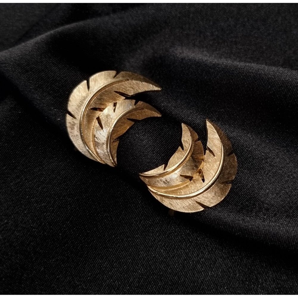 Vintage 1960s TRIFARI Signed Gold-Tone Feather Clip-On Earrings